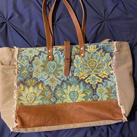 Myra Large Canvas Weekender Bag - Picture 2 of 8